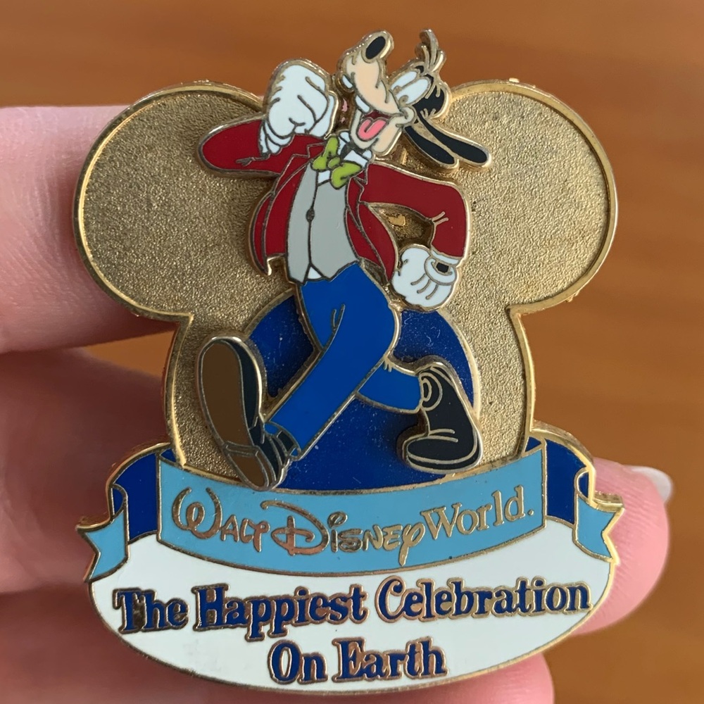 Special Edition Walt Disney World “The Happiest Celebration On Earth” Goofy pin